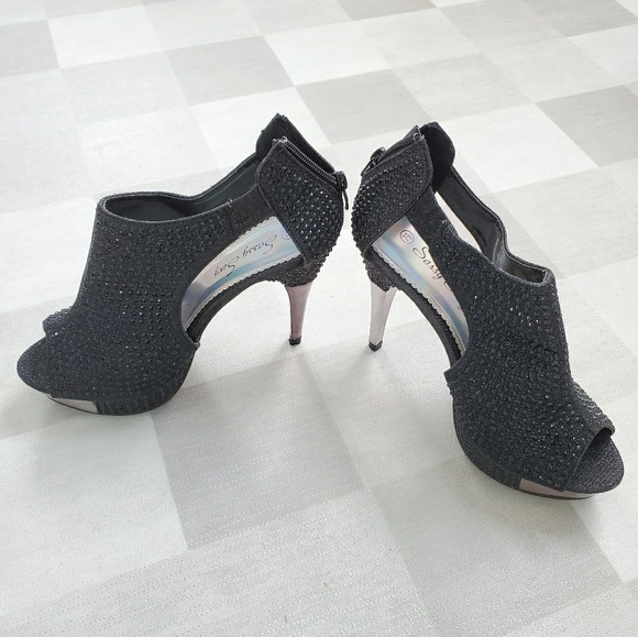 Heels - Picture 2 of 6